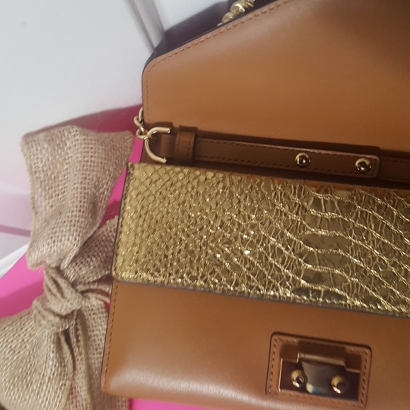 MK crossbody wallet purse on leather and gold chai - Picture 5 of 6